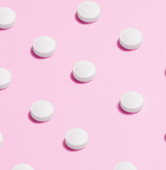 Keine echte Periode? Der Unterschied zwischen Menstruation & Pillenpause